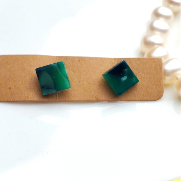 💫5/$25 Green Marble Square Stud Earrings - Picture 2 of 2